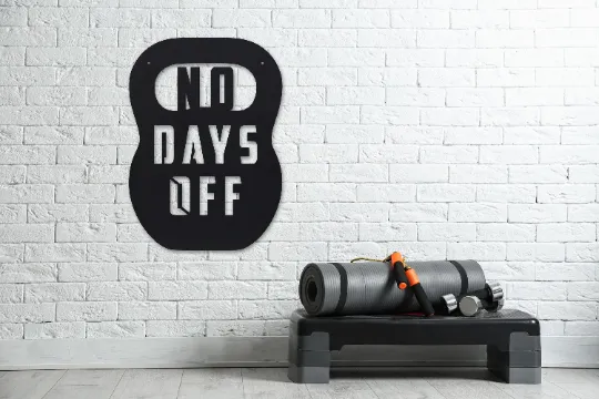 No Days Off Metal Kettlebell Sign - Workout Quote Sign - Home Gym Decor - Gifts For Him - Workout Gifts - Kettlebell - Gifts - Wall Decor