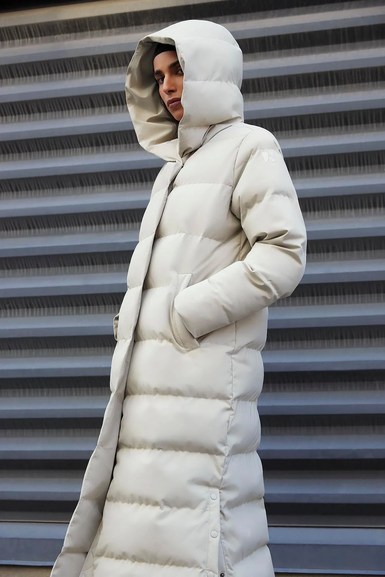 Luxurious Highland Long Puffer Coat in Elegant Light Greige