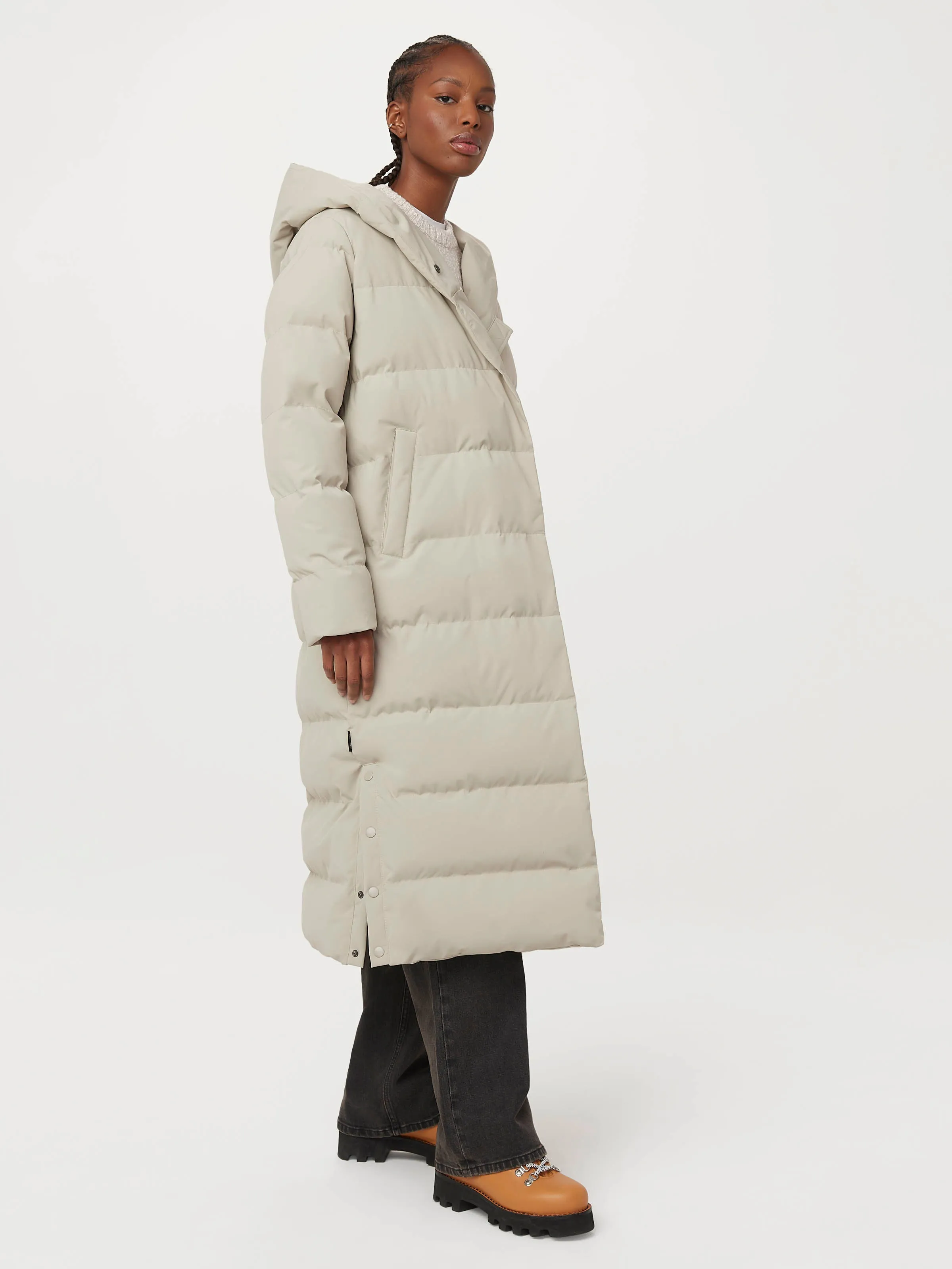 Luxurious Highland Long Puffer Coat in Elegant Light Greige