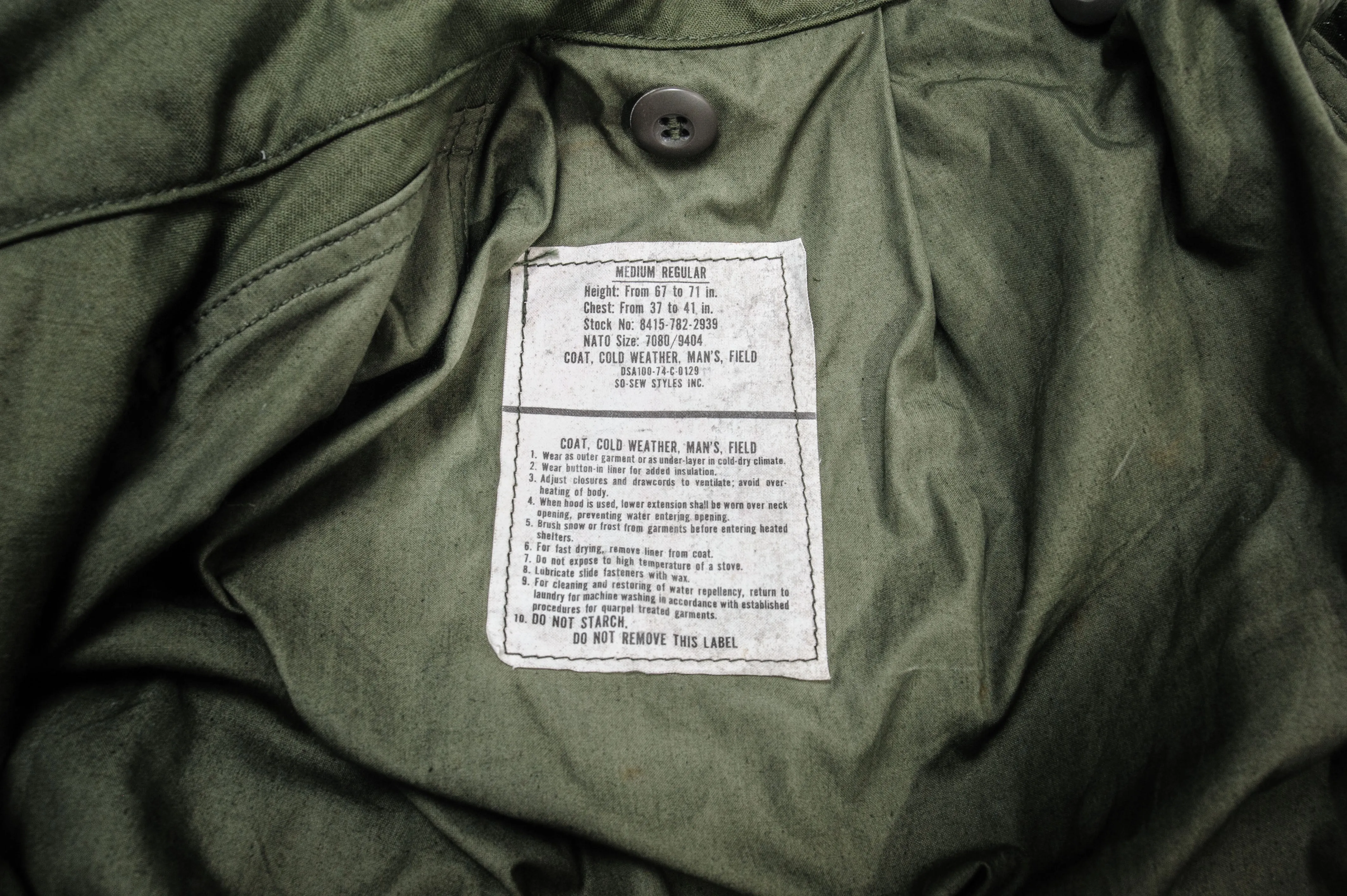 VINTAGE US ARMY M-1965 M65 FIELD JACKET 1974 VIETNAM WAR SIZE MEDIUM REGULAR DEADSTOCK