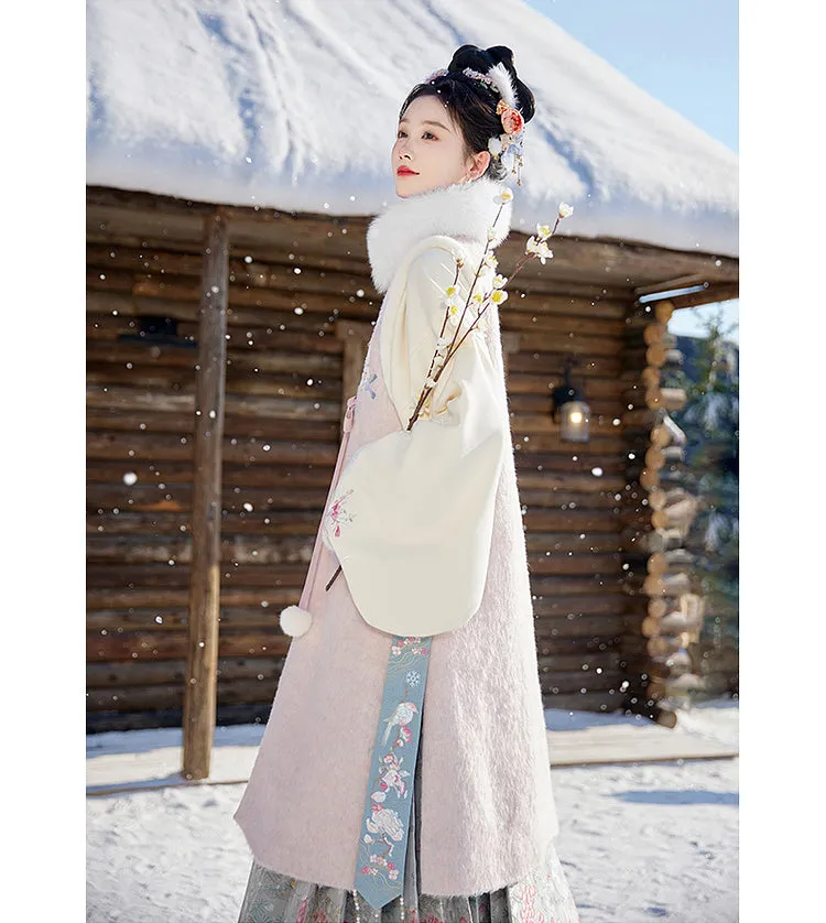 Zhu Xue 煮雪 Boiling Snow Ming Dynasty Winter Fur Bijia Vest & Mamian Skirt Set