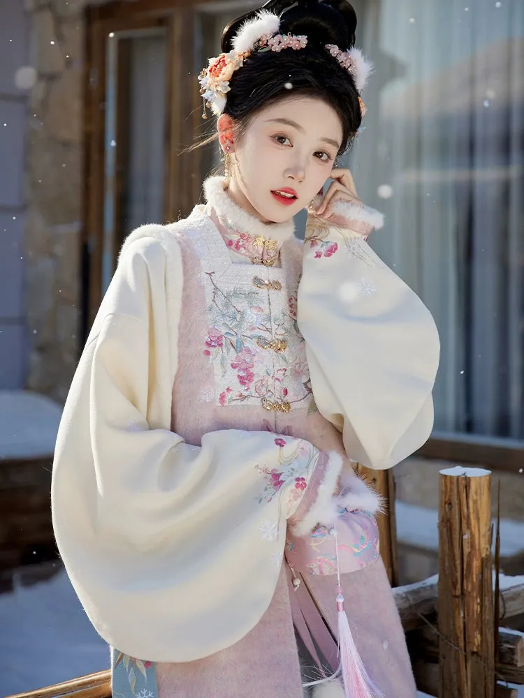 Zhu Xue 煮雪 Boiling Snow Ming Dynasty Winter Fur Bijia Vest & Mamian Skirt Set