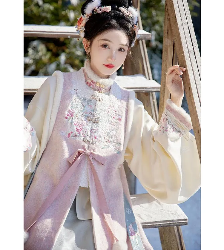 Zhu Xue 煮雪 Boiling Snow Ming Dynasty Winter Fur Bijia Vest & Mamian Skirt Set