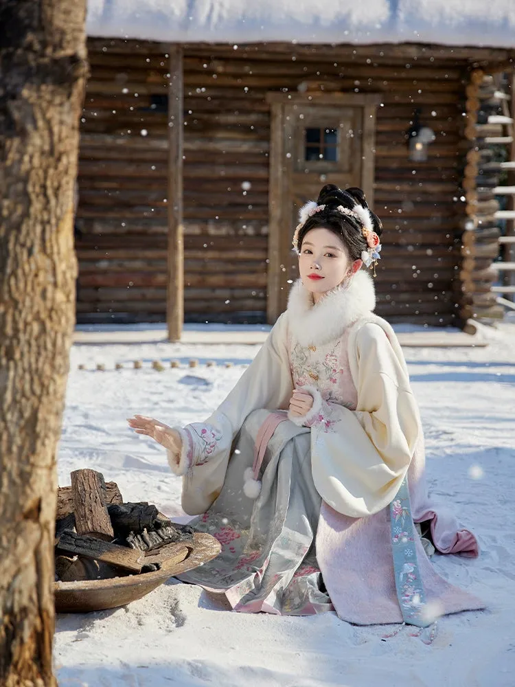 Zhu Xue 煮雪 Boiling Snow Ming Dynasty Winter Fur Bijia Vest & Mamian Skirt Set